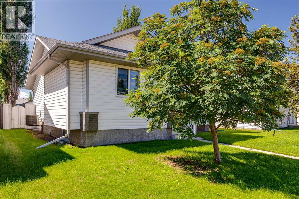 Listing photo – 17 Stanford Boulevard, Blackfalds