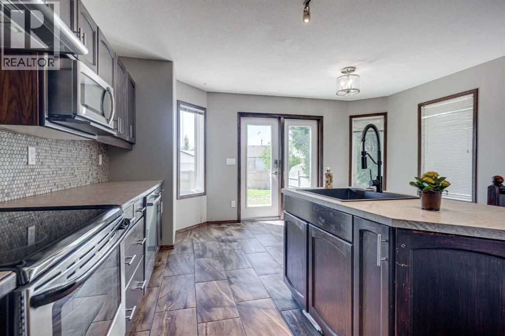 Listing photo – 17 Stanford Boulevard, Blackfalds