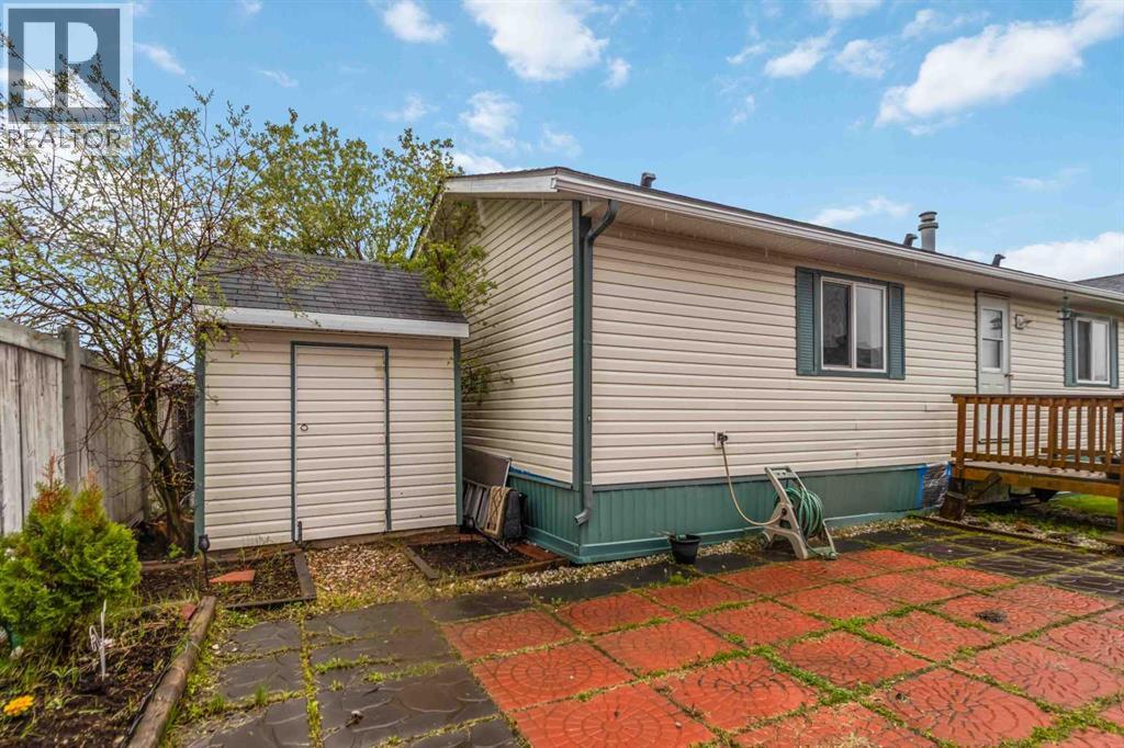 269 MCKINLAY Crescent - 4