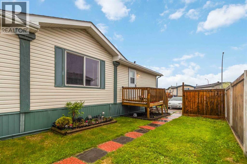 269 MCKINLAY Crescent - 3