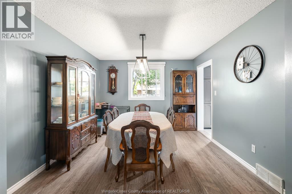 538 Michael CRESCENT - 11