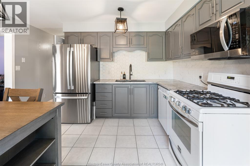 538 Michael CRESCENT - 13
