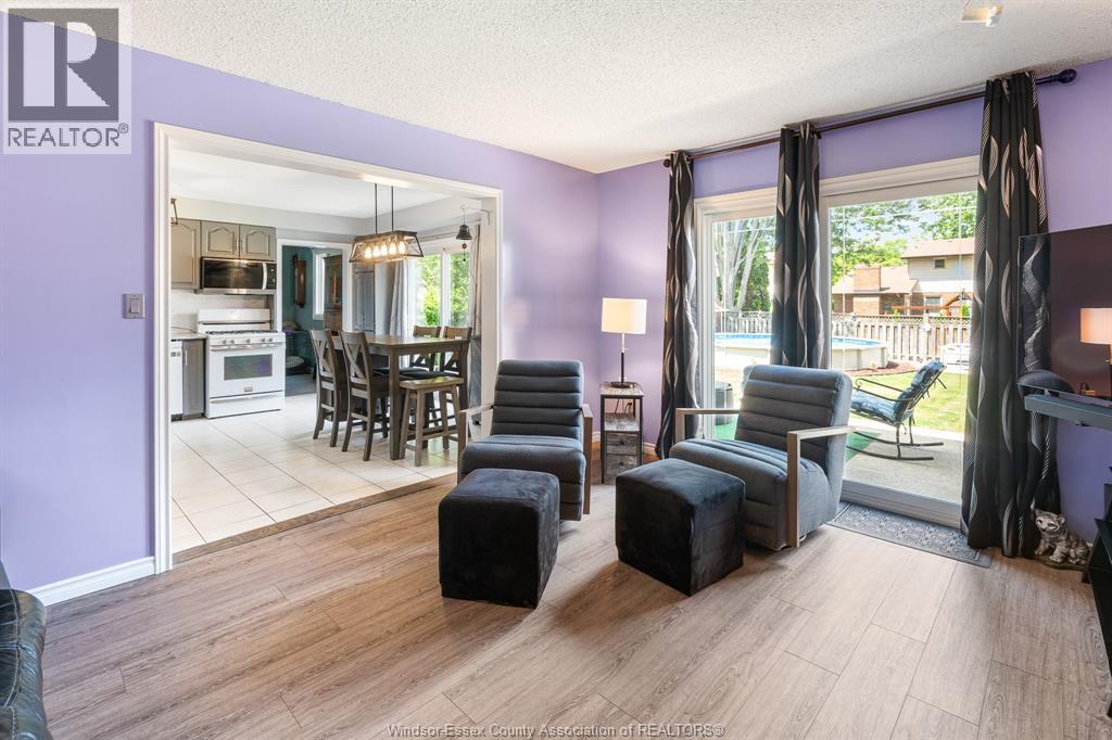 538 Michael CRESCENT - 17