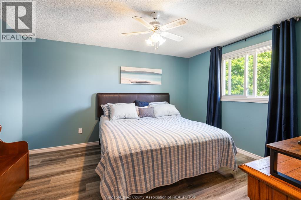 538 Michael CRESCENT - 21