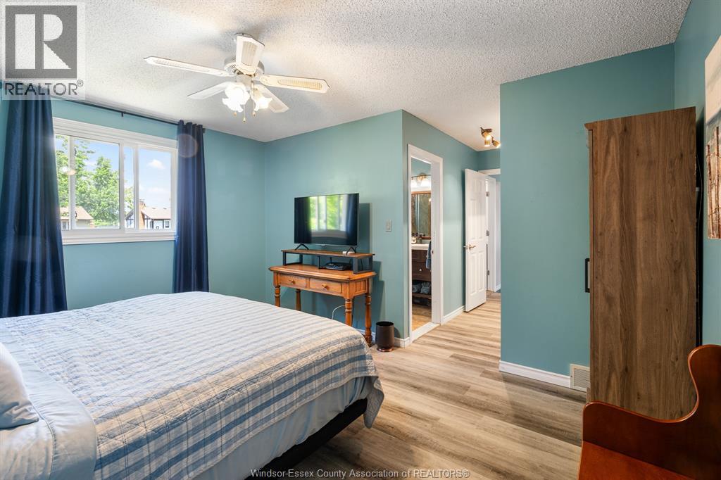 538 Michael CRESCENT - 22