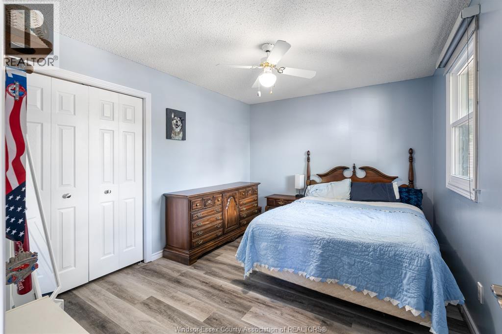 538 Michael CRESCENT - 24