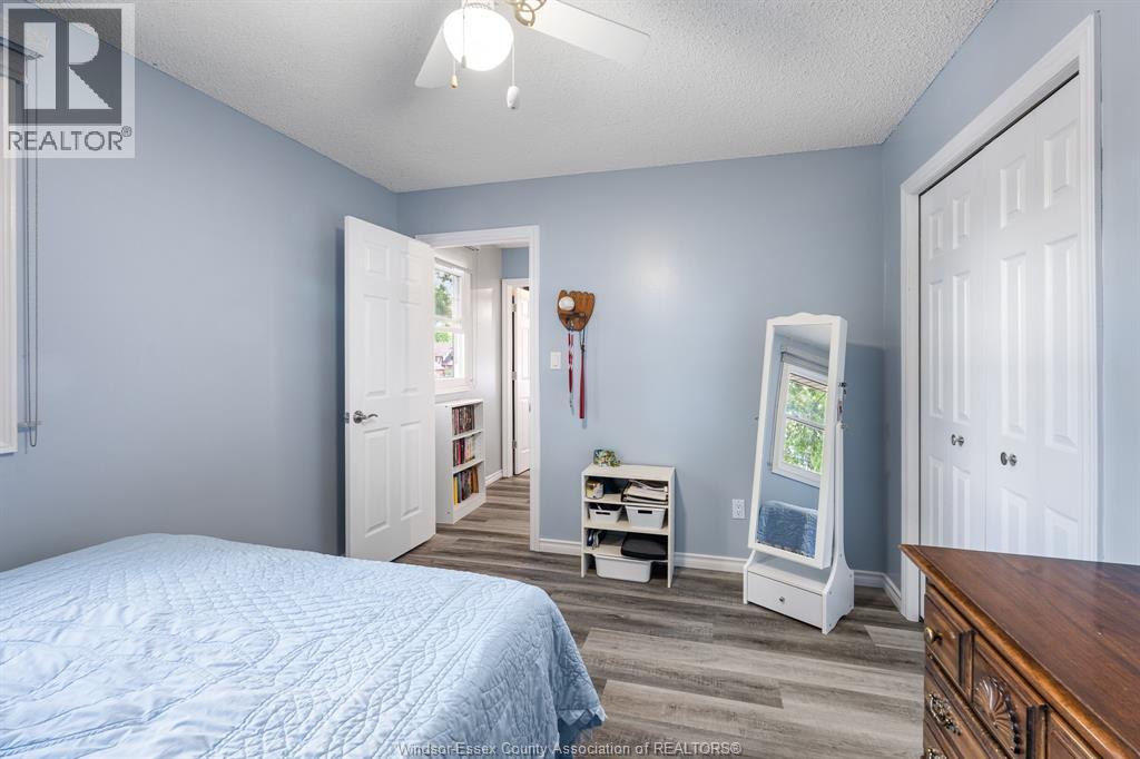 538 Michael CRESCENT - 25