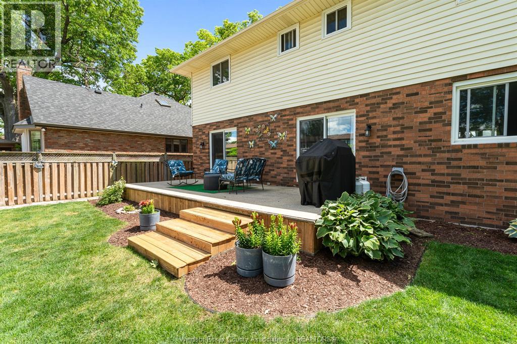 538 Michael CRESCENT - 42