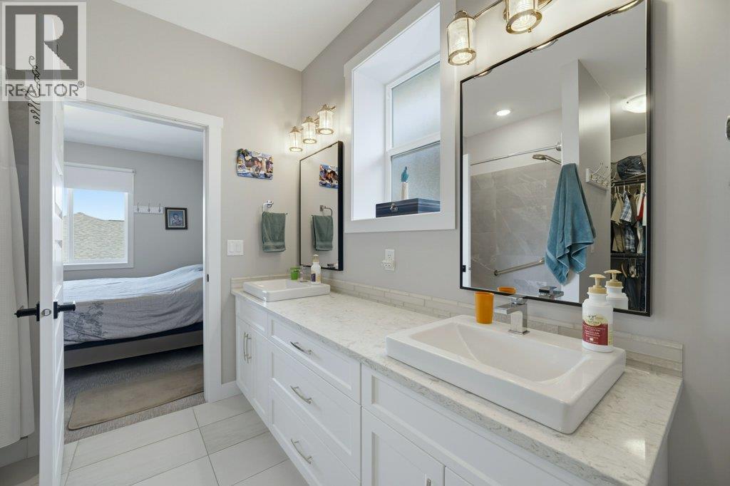#38 1791 10 Street SW - 35