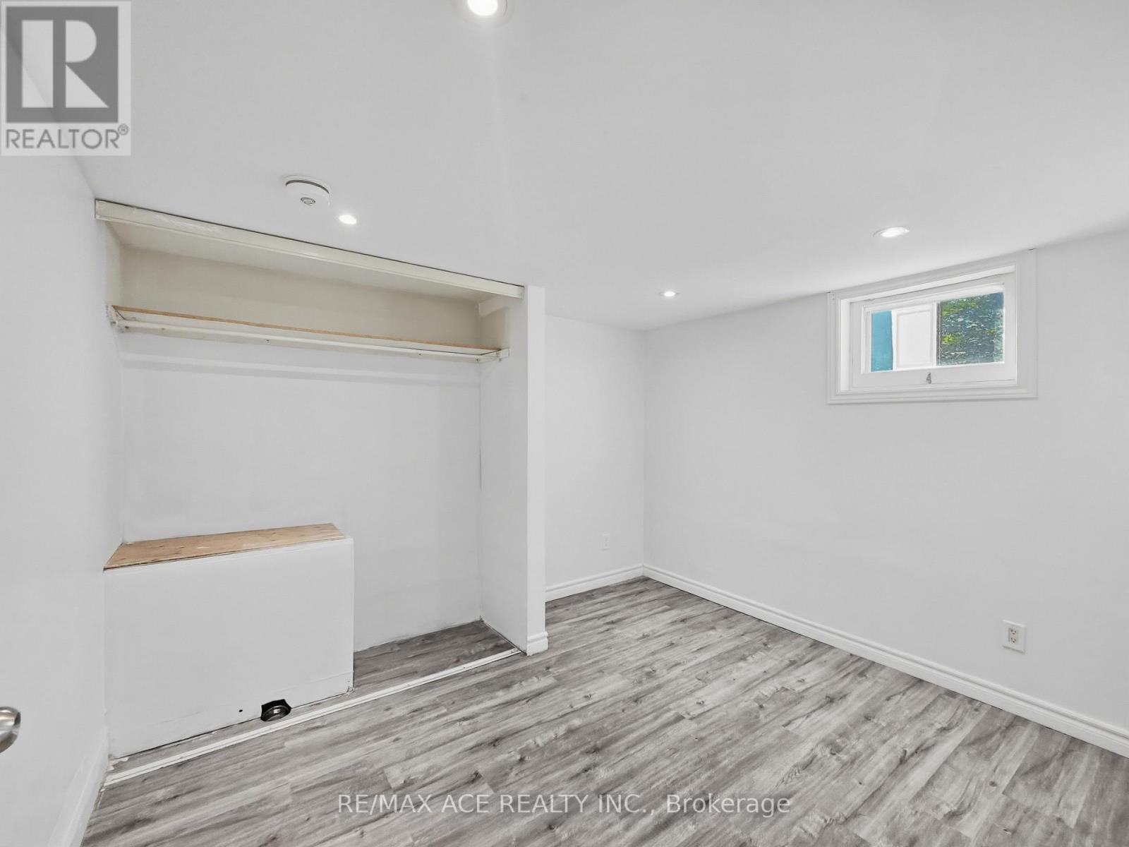 1385 PARK ROAD S - 44