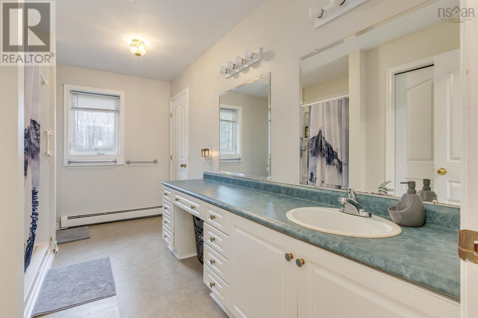 15 Bainbridge Court - 16