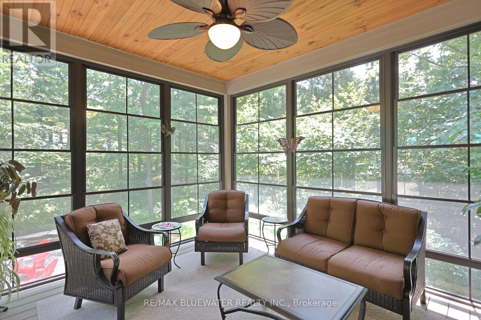 9956 PINETREE CRESCENT - 21
