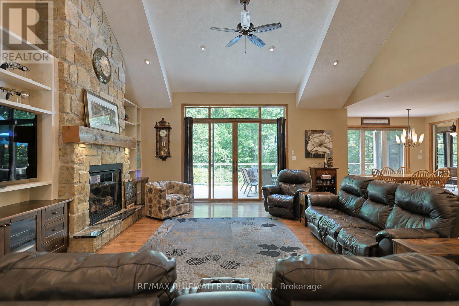 9956 PINETREE CRESCENT - Image 3
