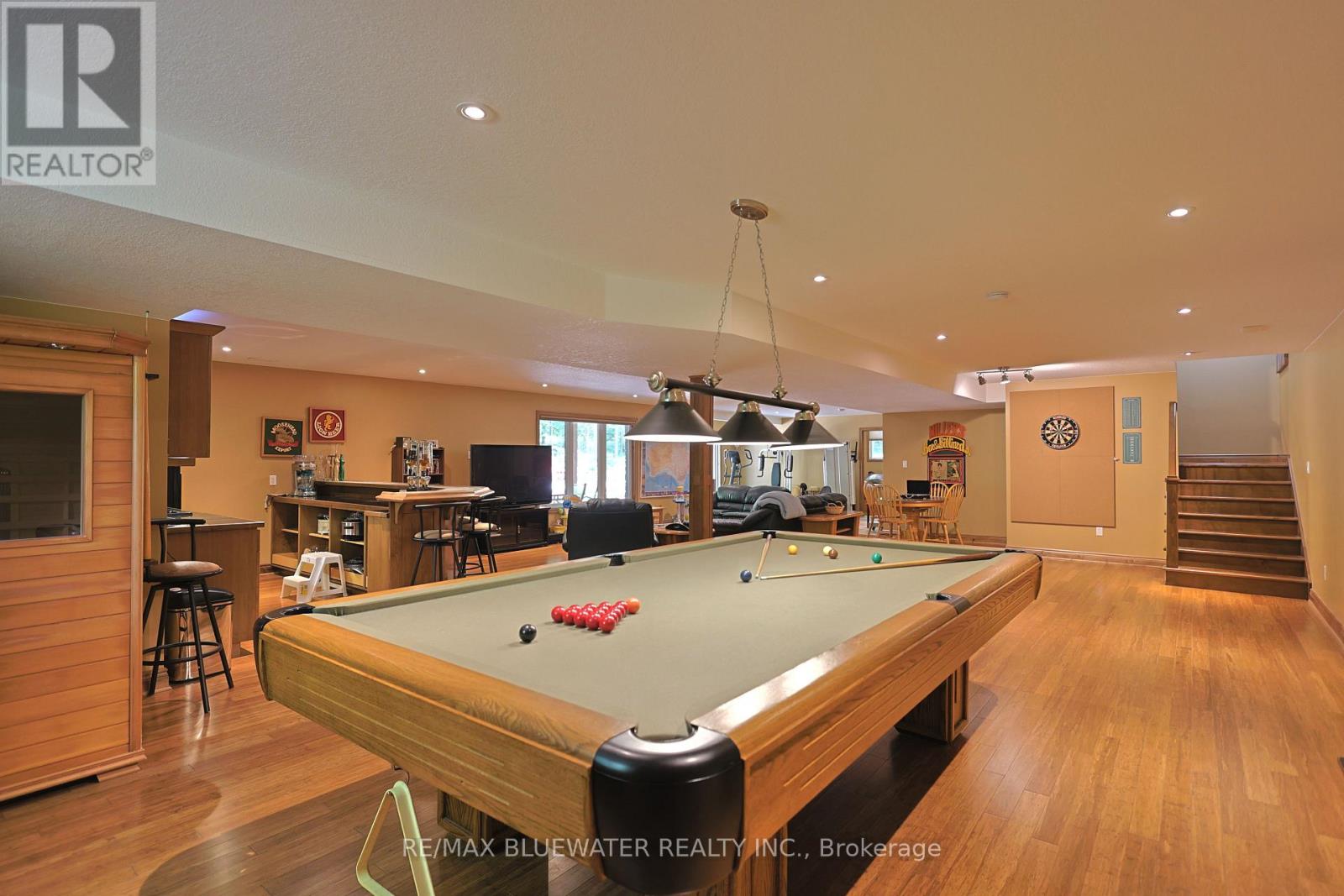 9956 PINETREE CRESCENT - 34