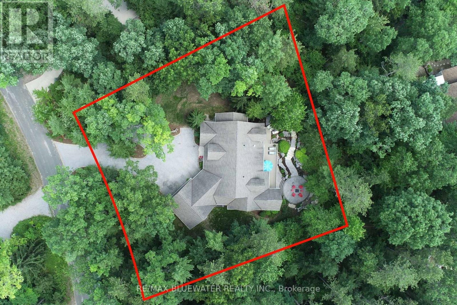 9956 PINETREE CRESCENT - 5