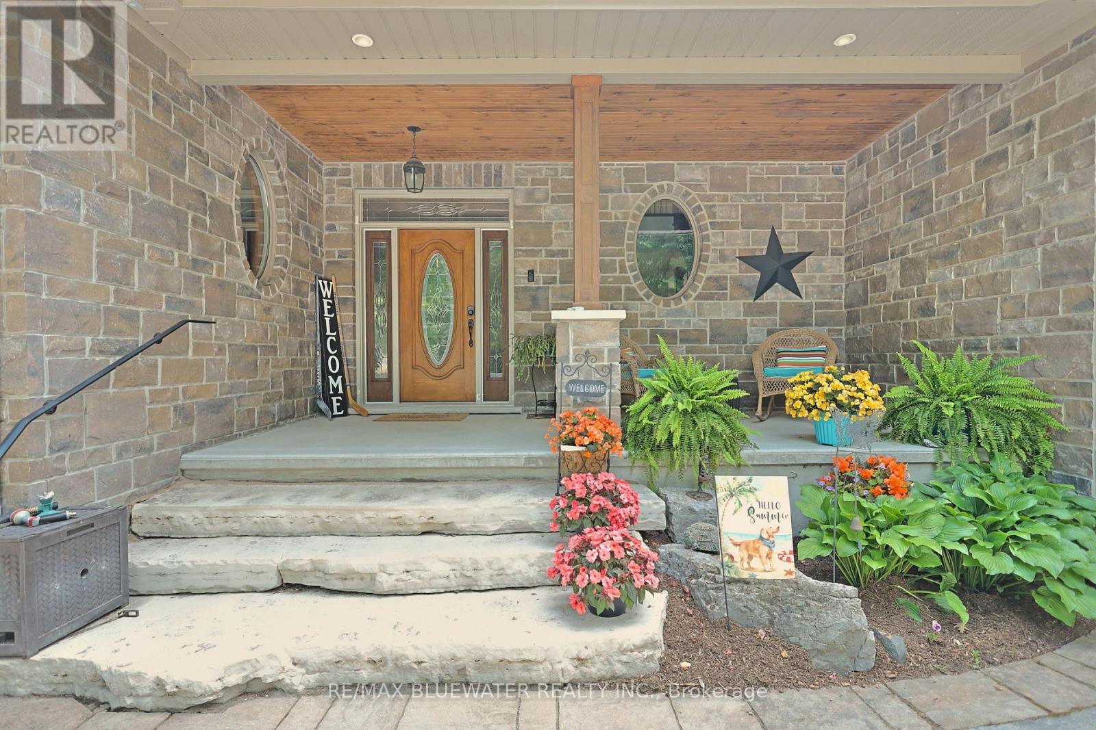 9956 PINETREE CRESCENT - 7