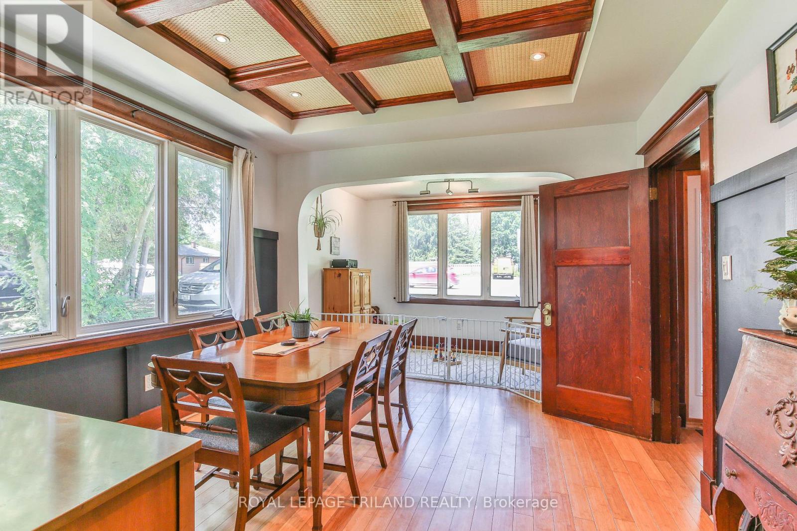 415 MAIN STREET E - 11