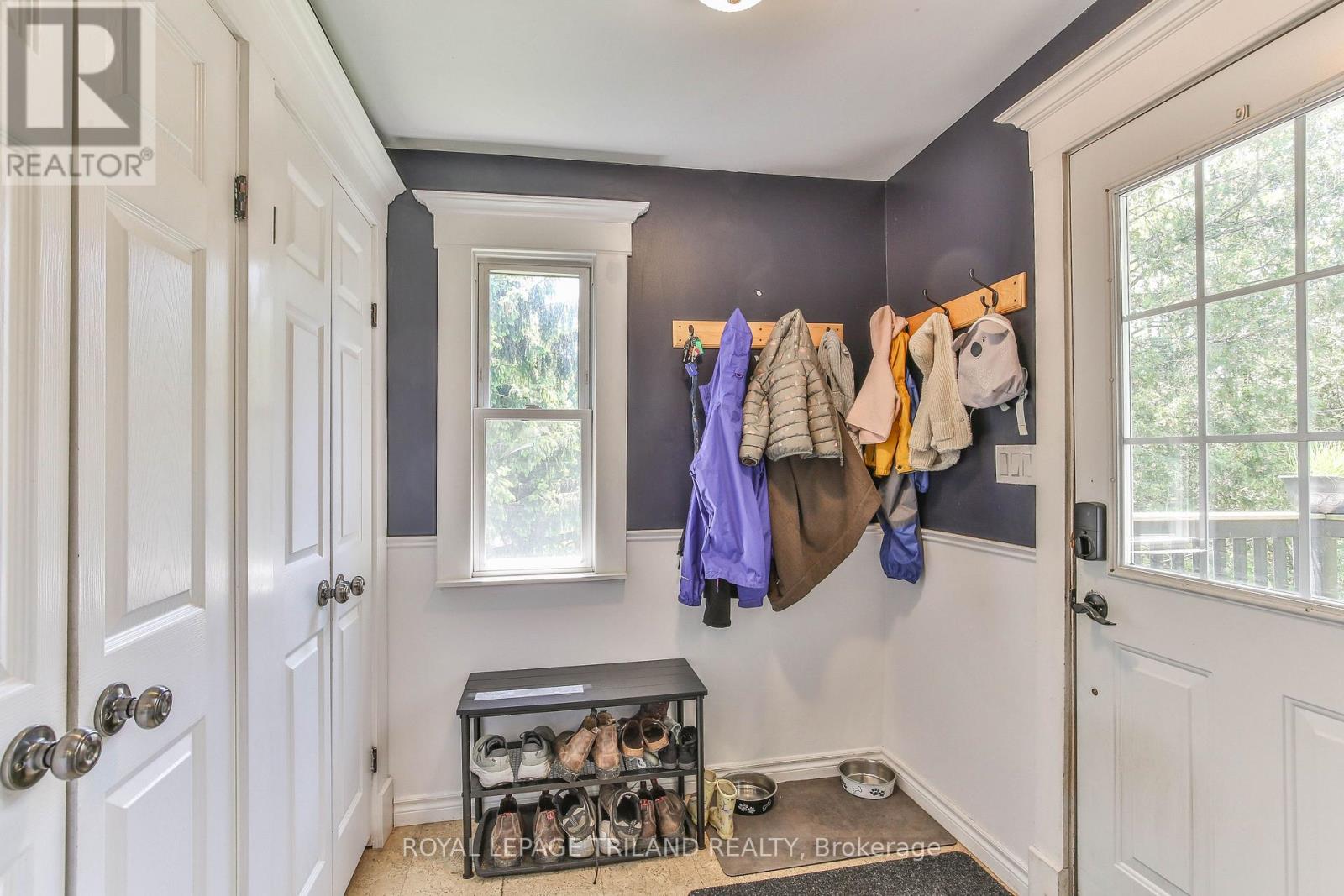 415 MAIN STREET E - 16