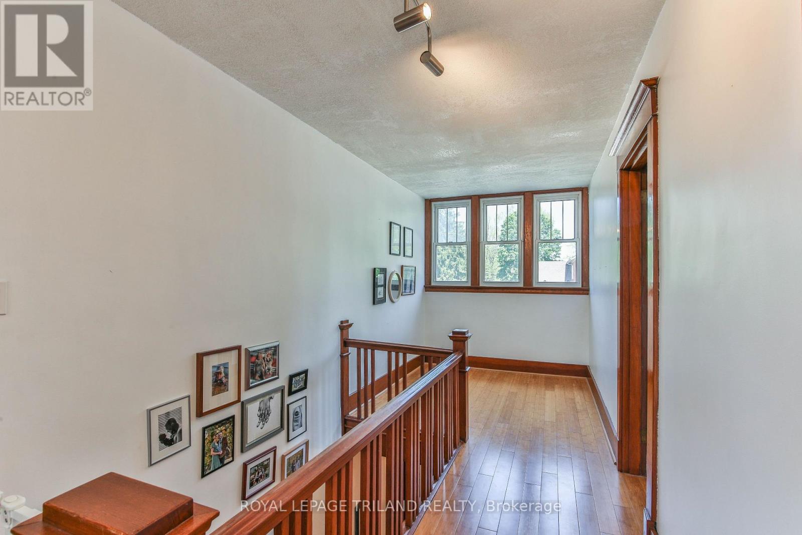 415 MAIN STREET E - 17