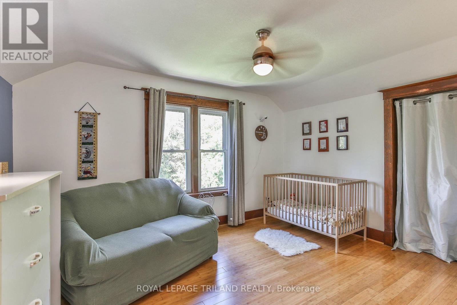 415 MAIN STREET E - 18