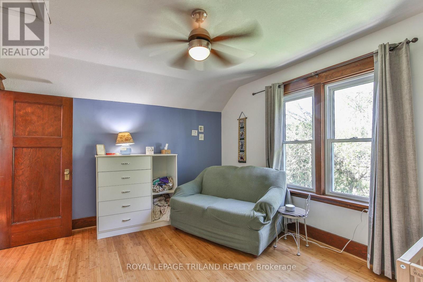 415 MAIN STREET E - 20