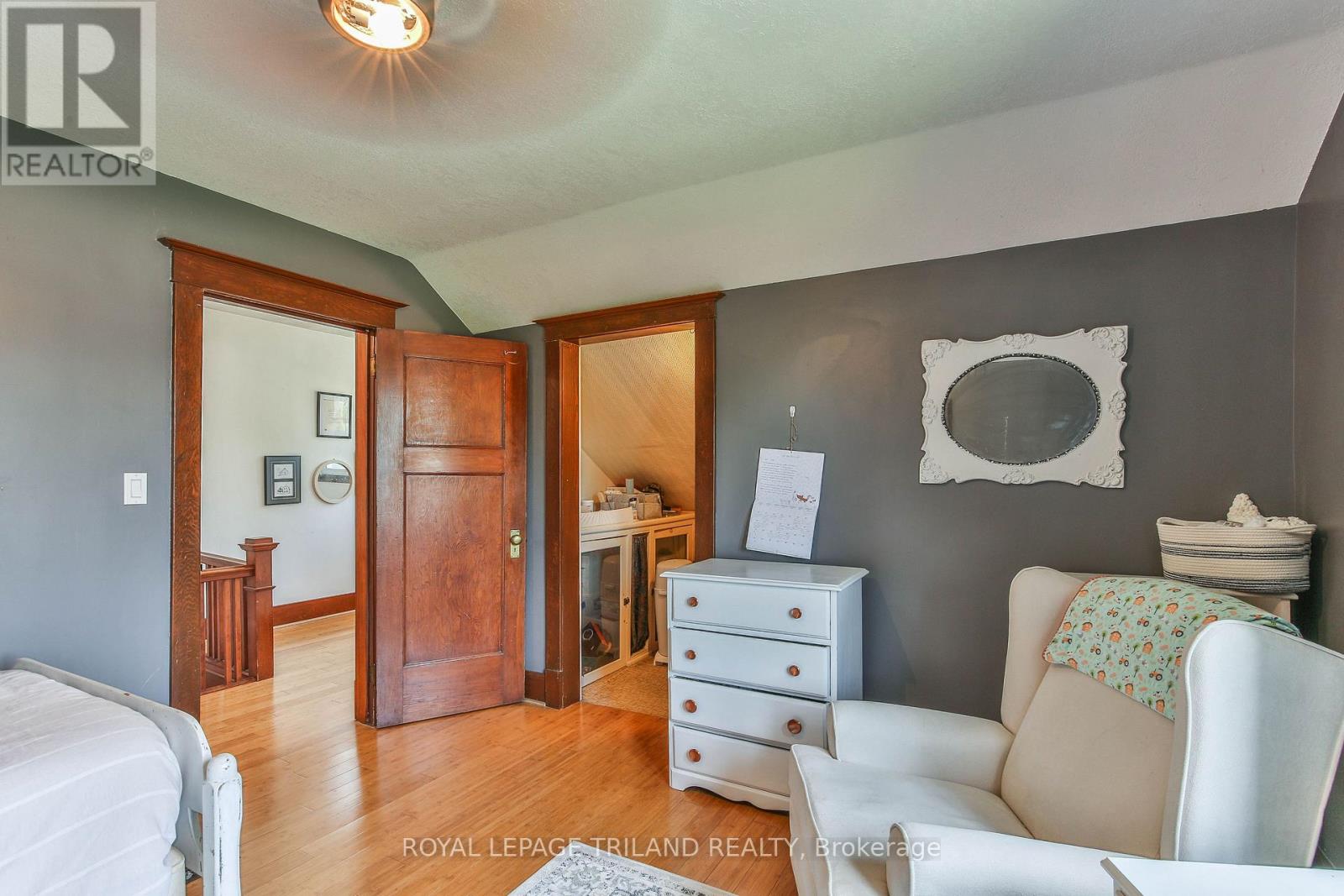 415 MAIN STREET E - 23