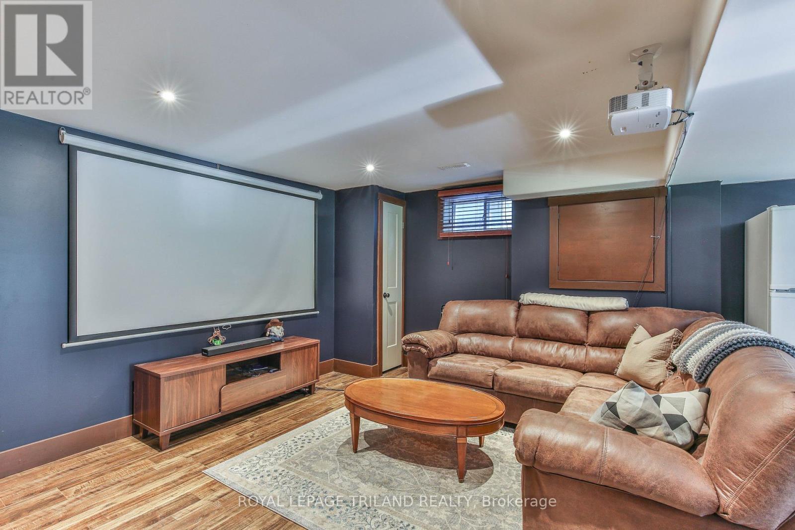 415 MAIN STREET E - 26