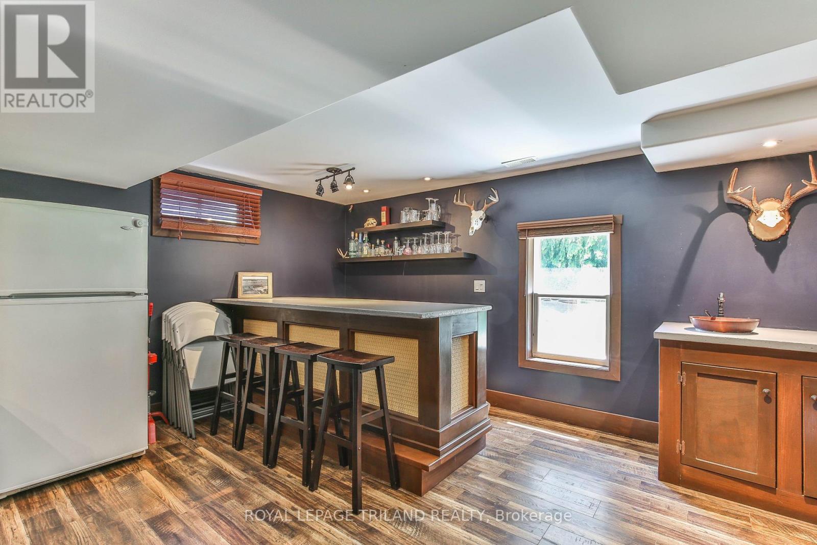 415 MAIN STREET E - 27