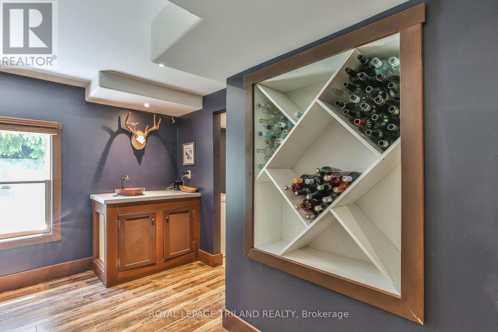 415 MAIN STREET E - 28