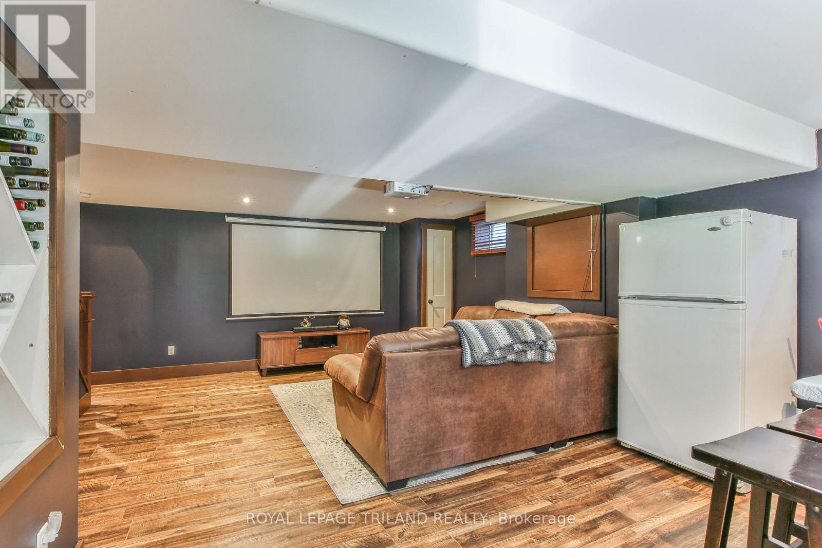 415 MAIN STREET E - 29