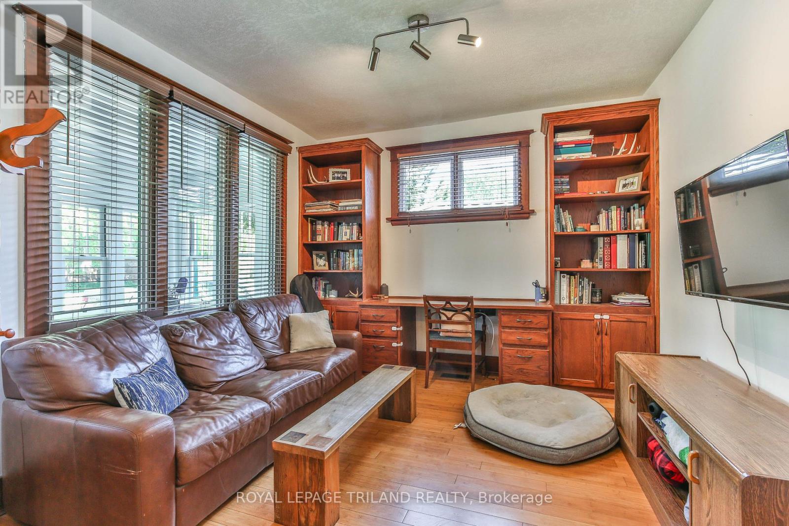 415 MAIN STREET E - 5