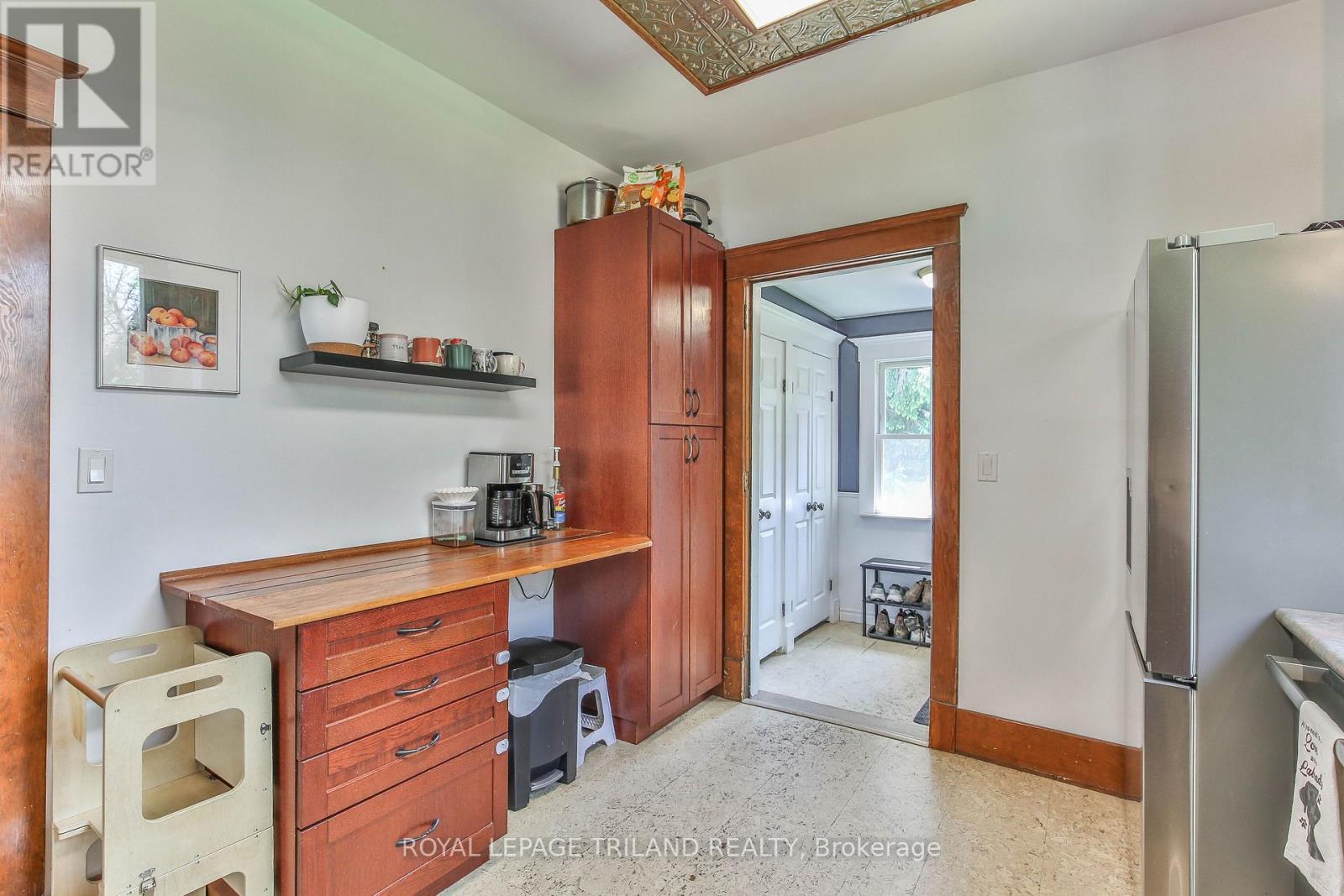 415 MAIN STREET E - 9