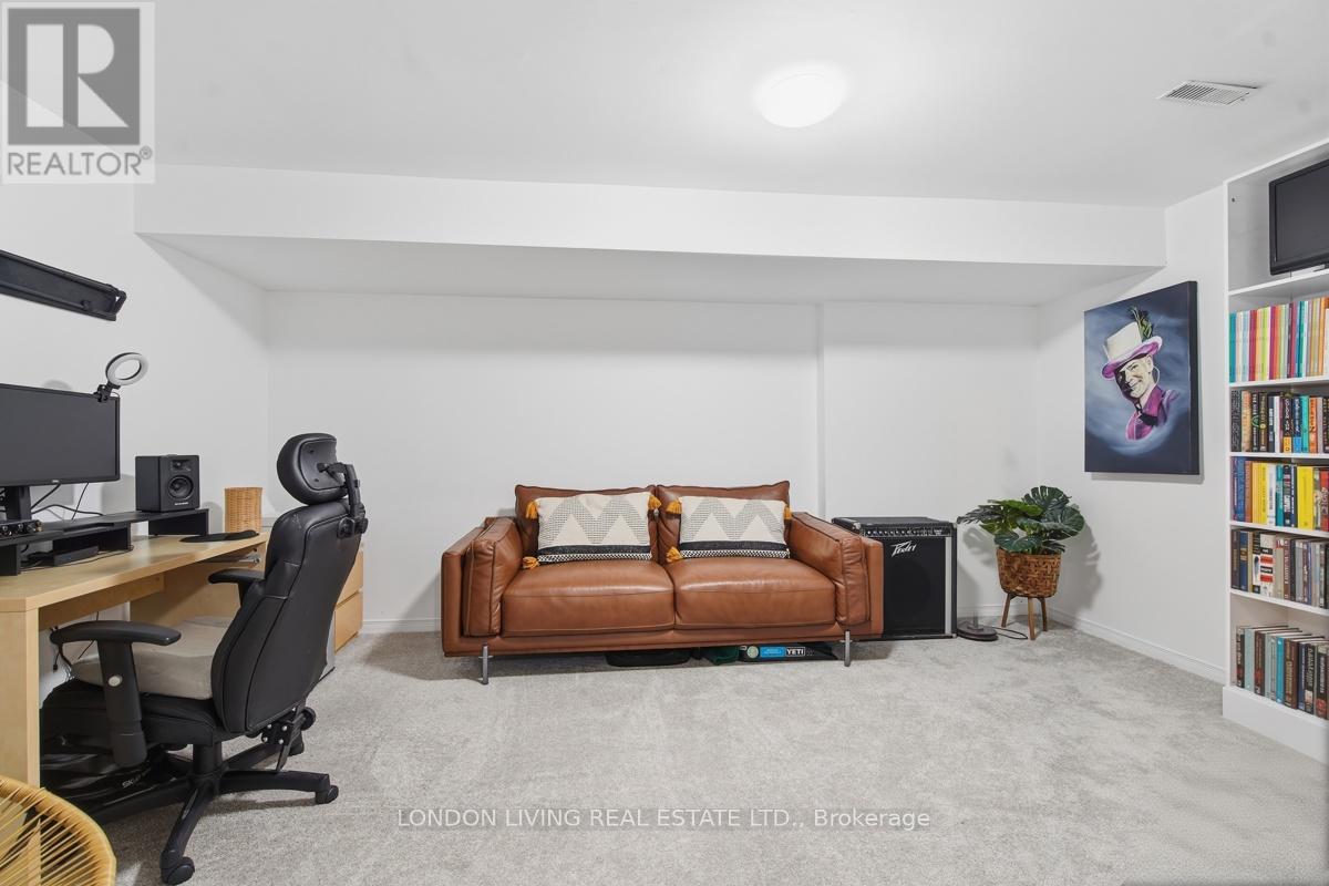 7006 DIANE CRESCENT - 27