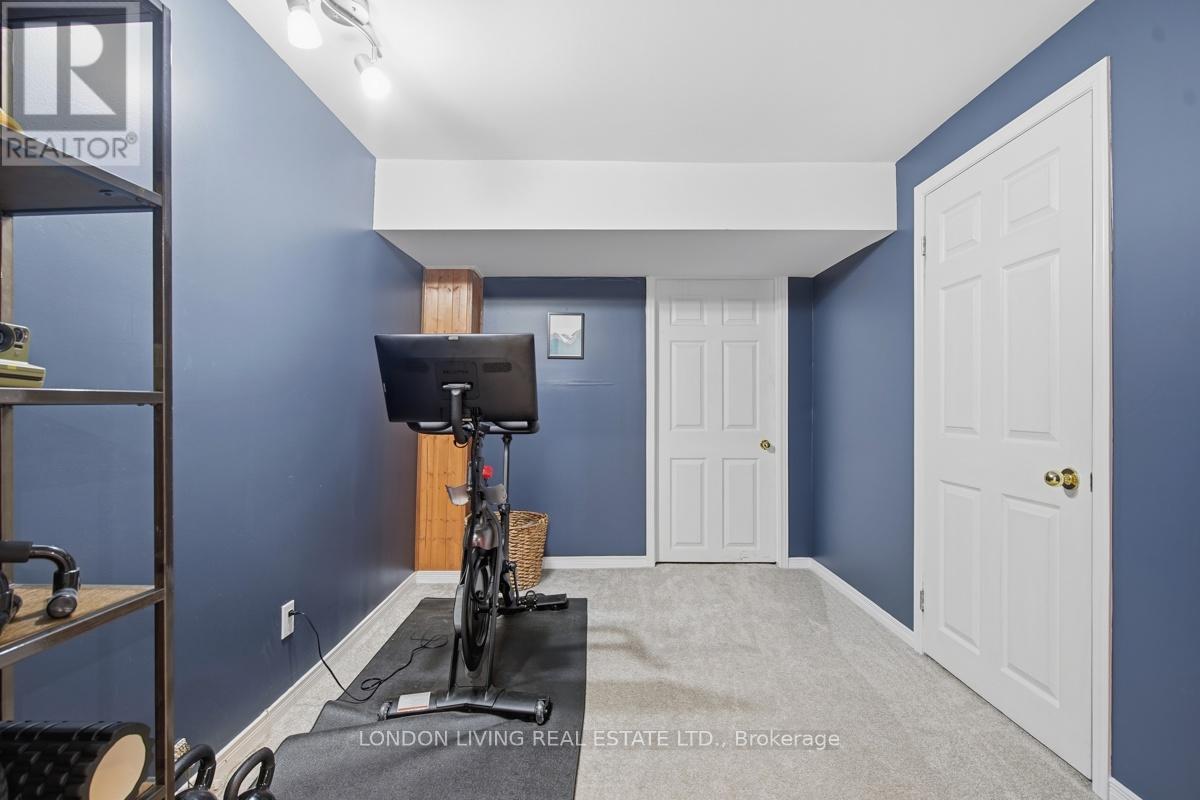7006 DIANE CRESCENT - 28