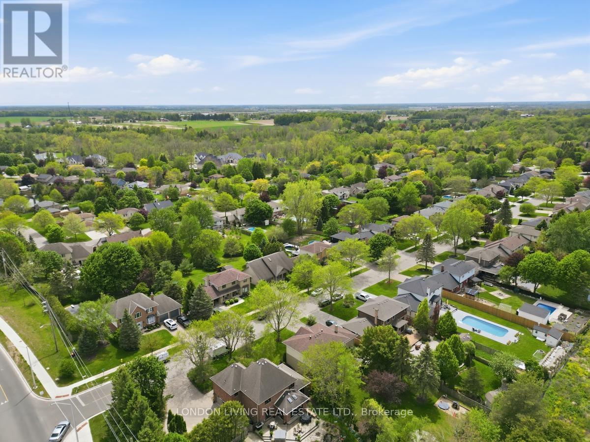 7006 DIANE CRESCENT - 38