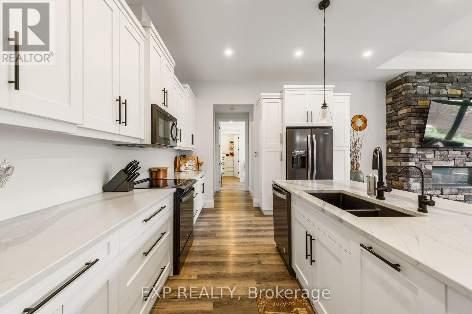 401 RODRIGUEZ DRIVE - 12