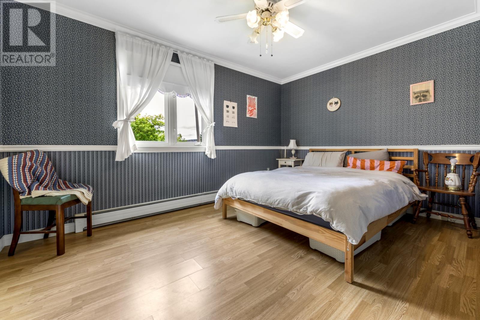 24 Hawker Crescent - 11