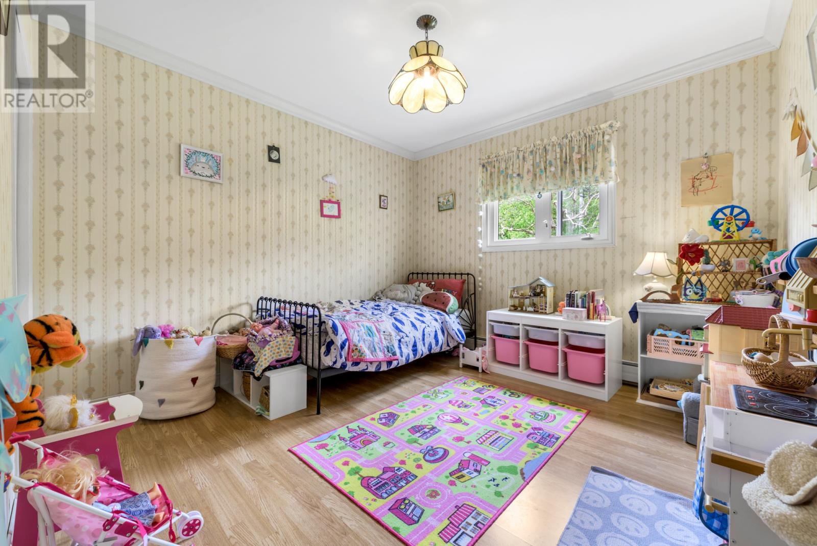 24 Hawker Crescent - 12
