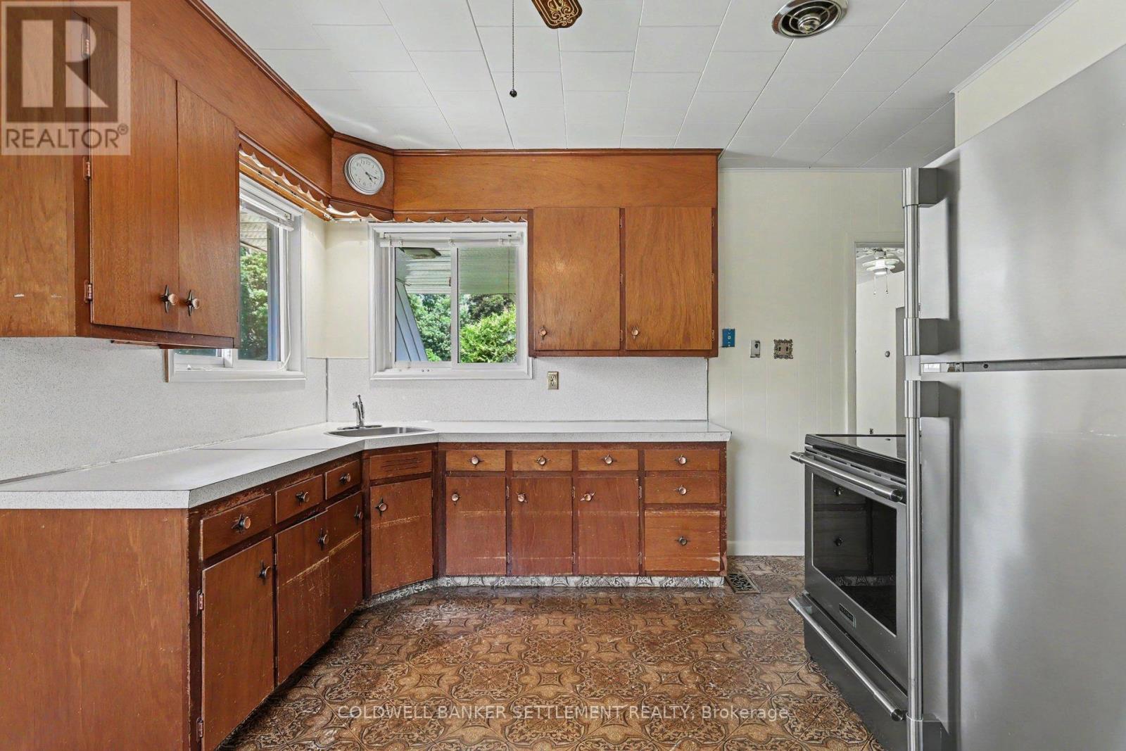 6 GLENVIEW CRESCENT - 13