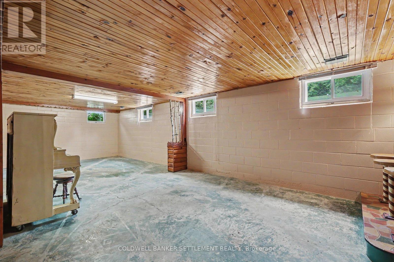 6 GLENVIEW CRESCENT - 22