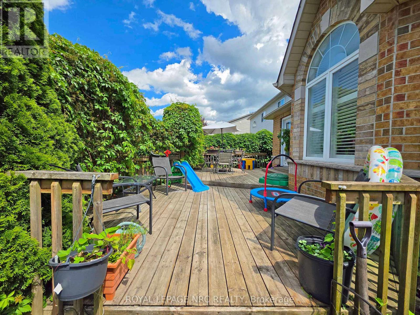 65 MCCAFFERY CRESCENT - 44