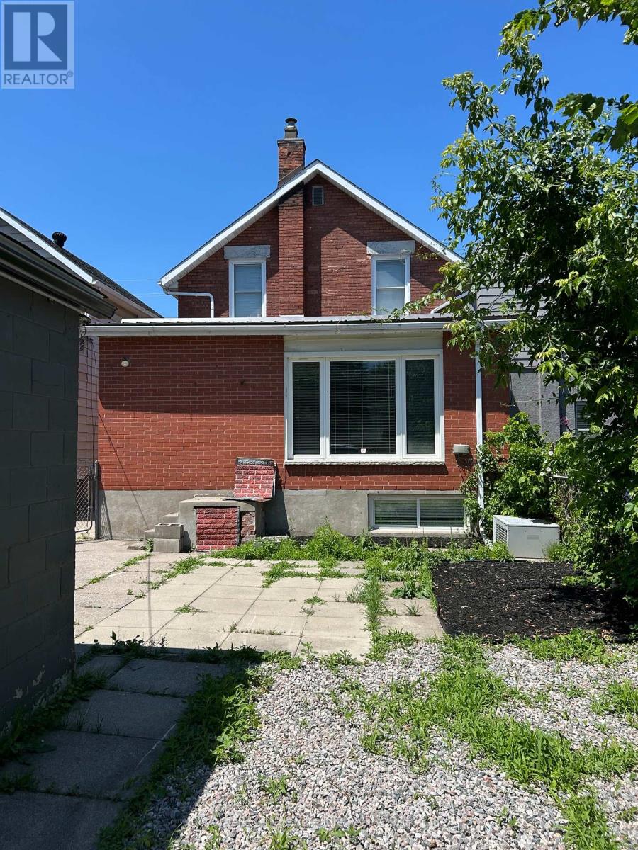 1079 CASSELLS STREET - 2