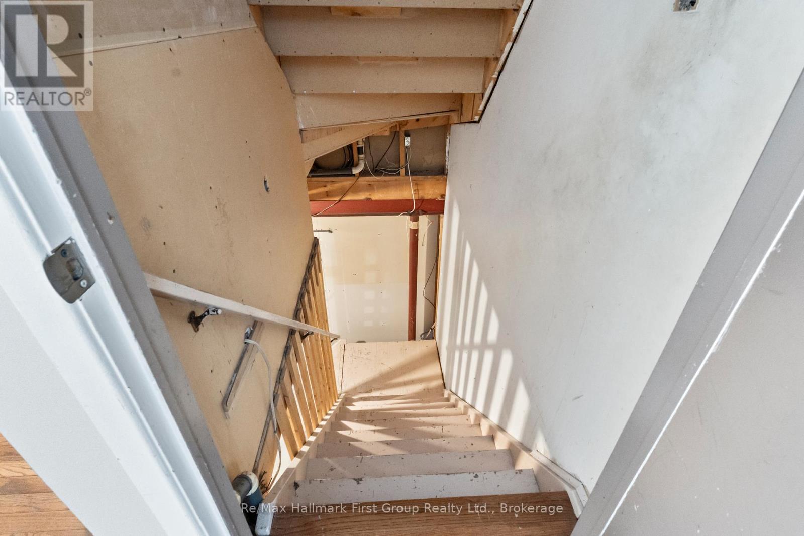 523 REYNOLDS STREET - 39