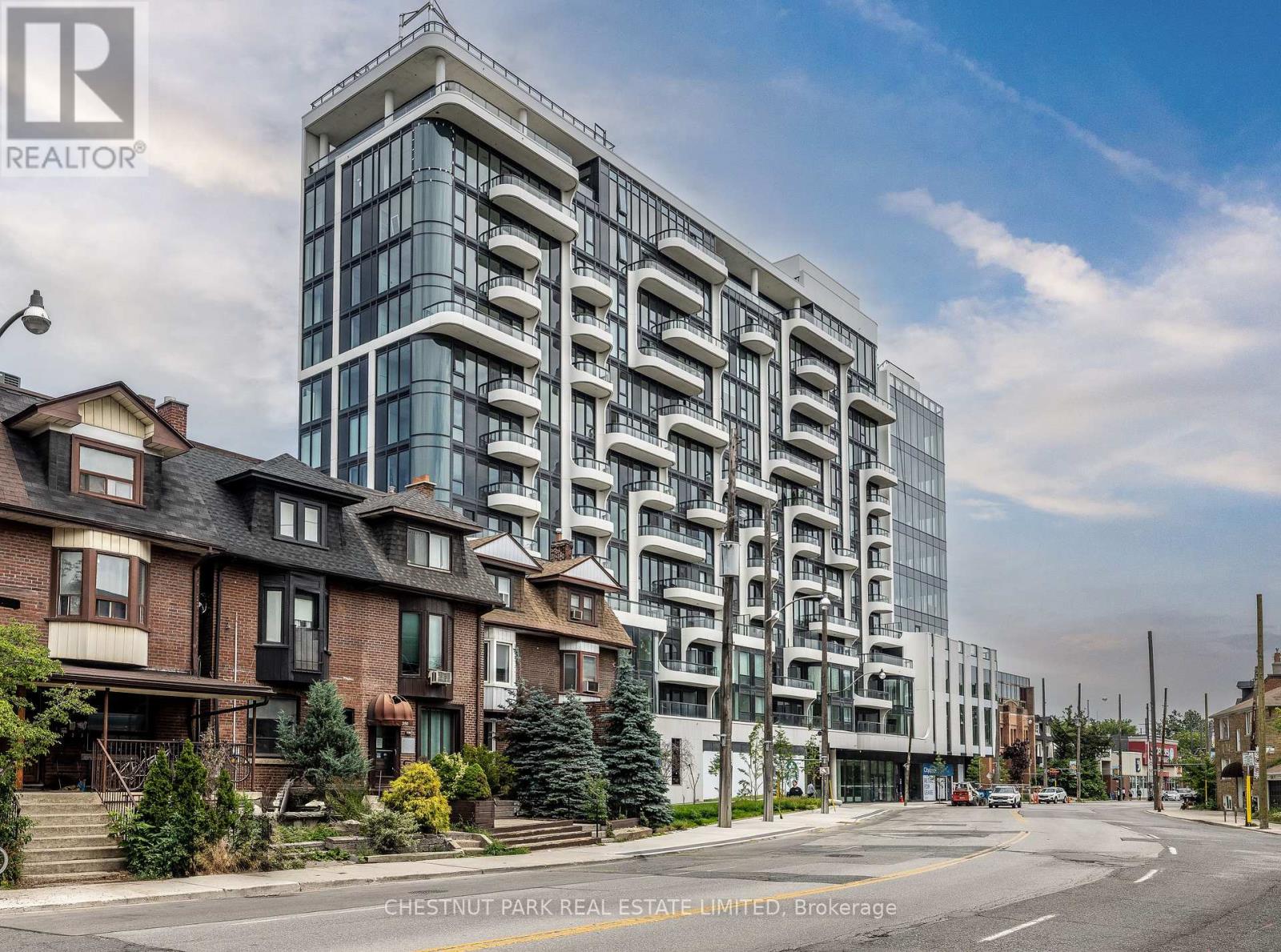 #901 328 DUPONT STREET - 1