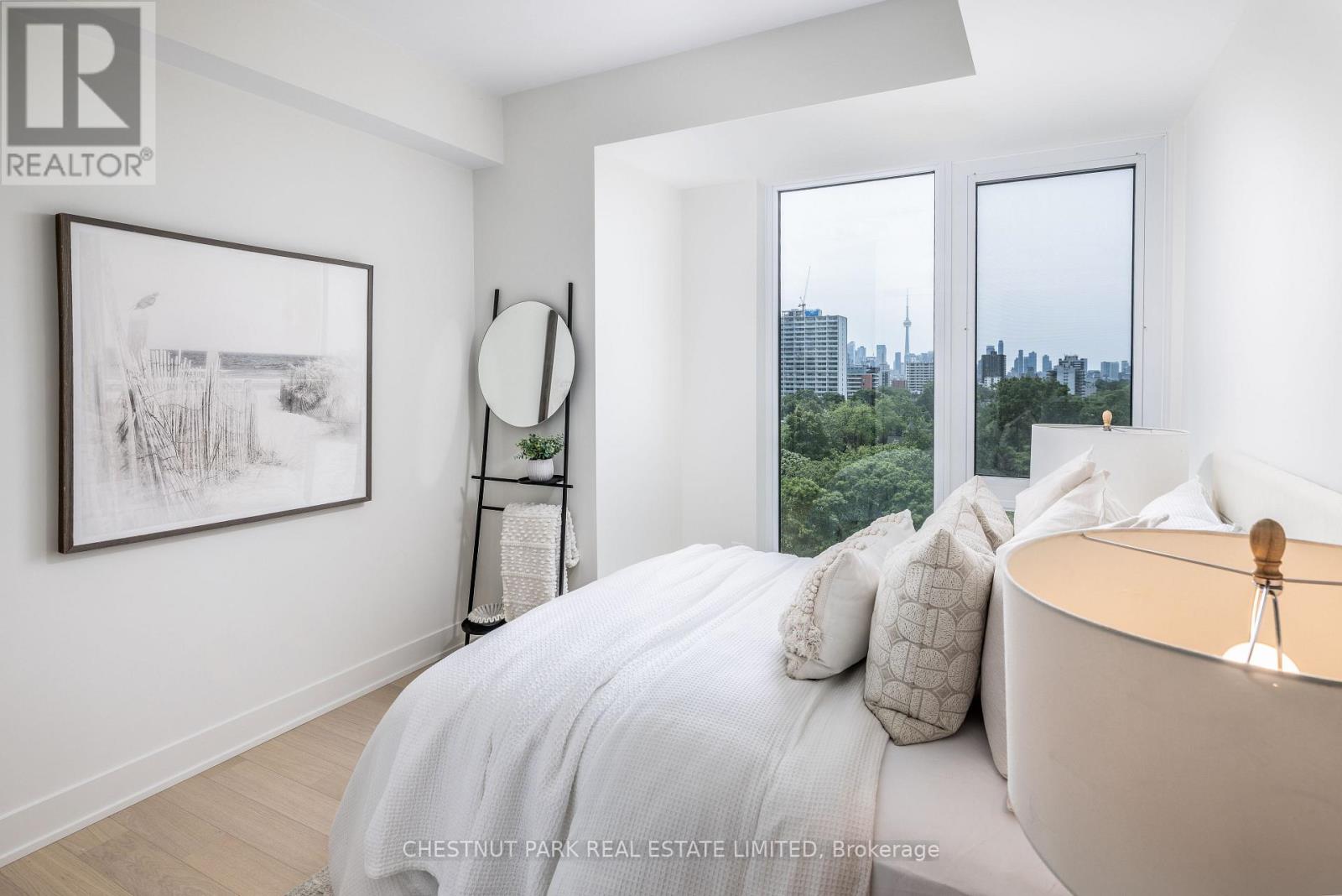 #901 328 DUPONT STREET - 10