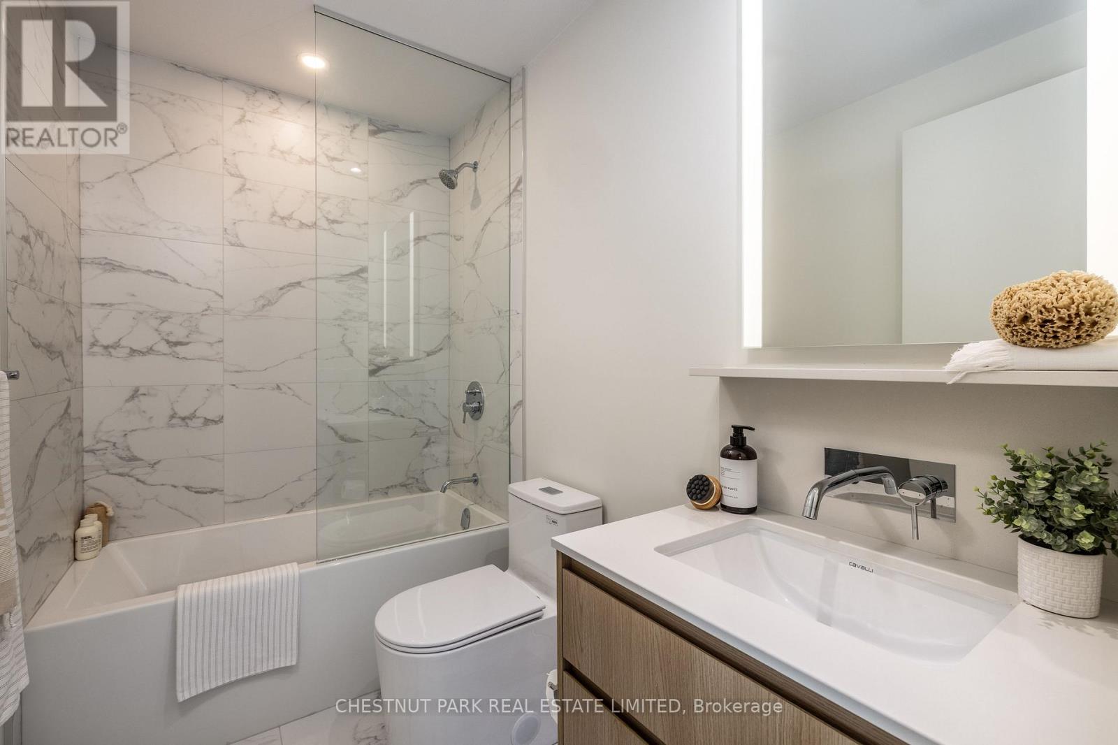 #901 328 DUPONT STREET - 13