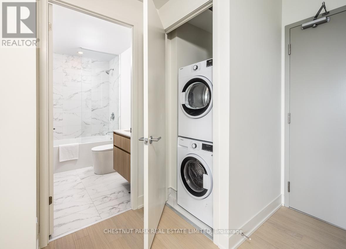 #901 328 DUPONT STREET - 14