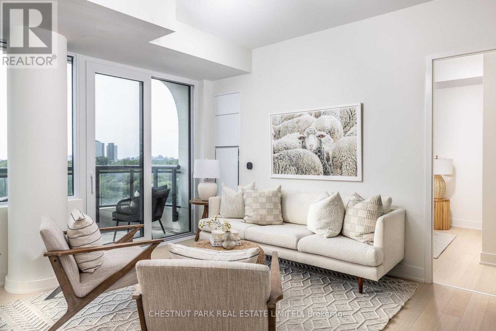 #901 328 DUPONT STREET - 3
