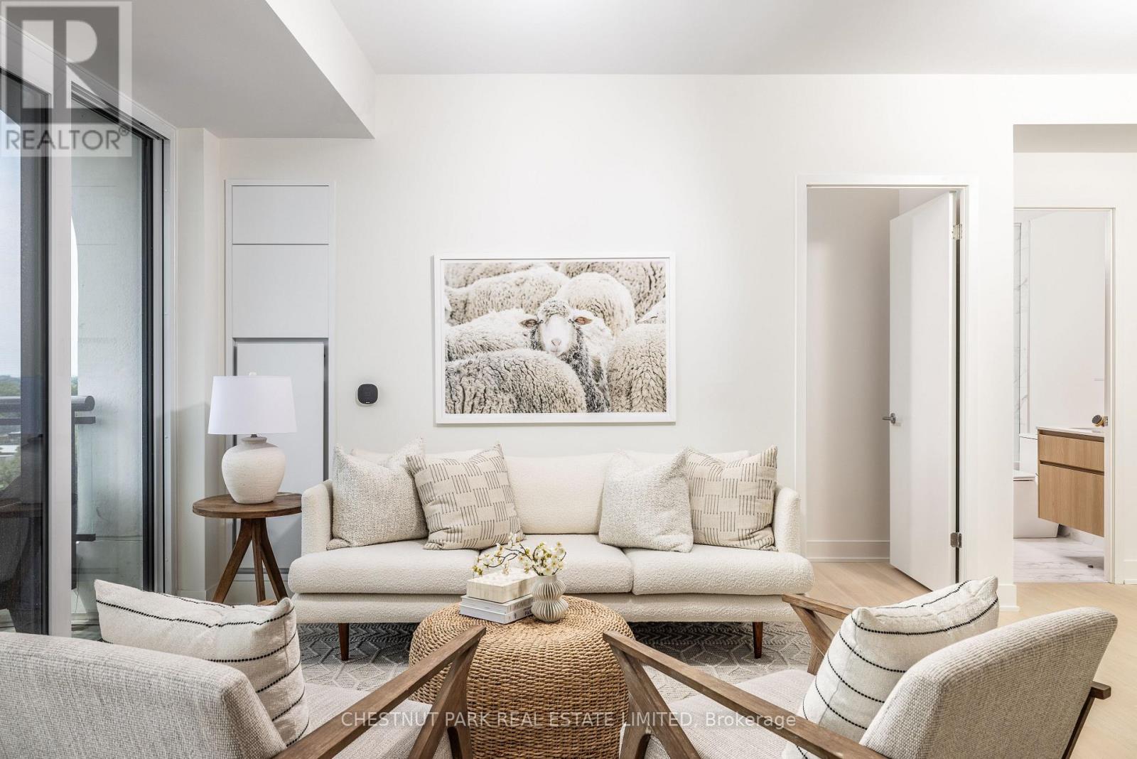 #901 328 DUPONT STREET - 4