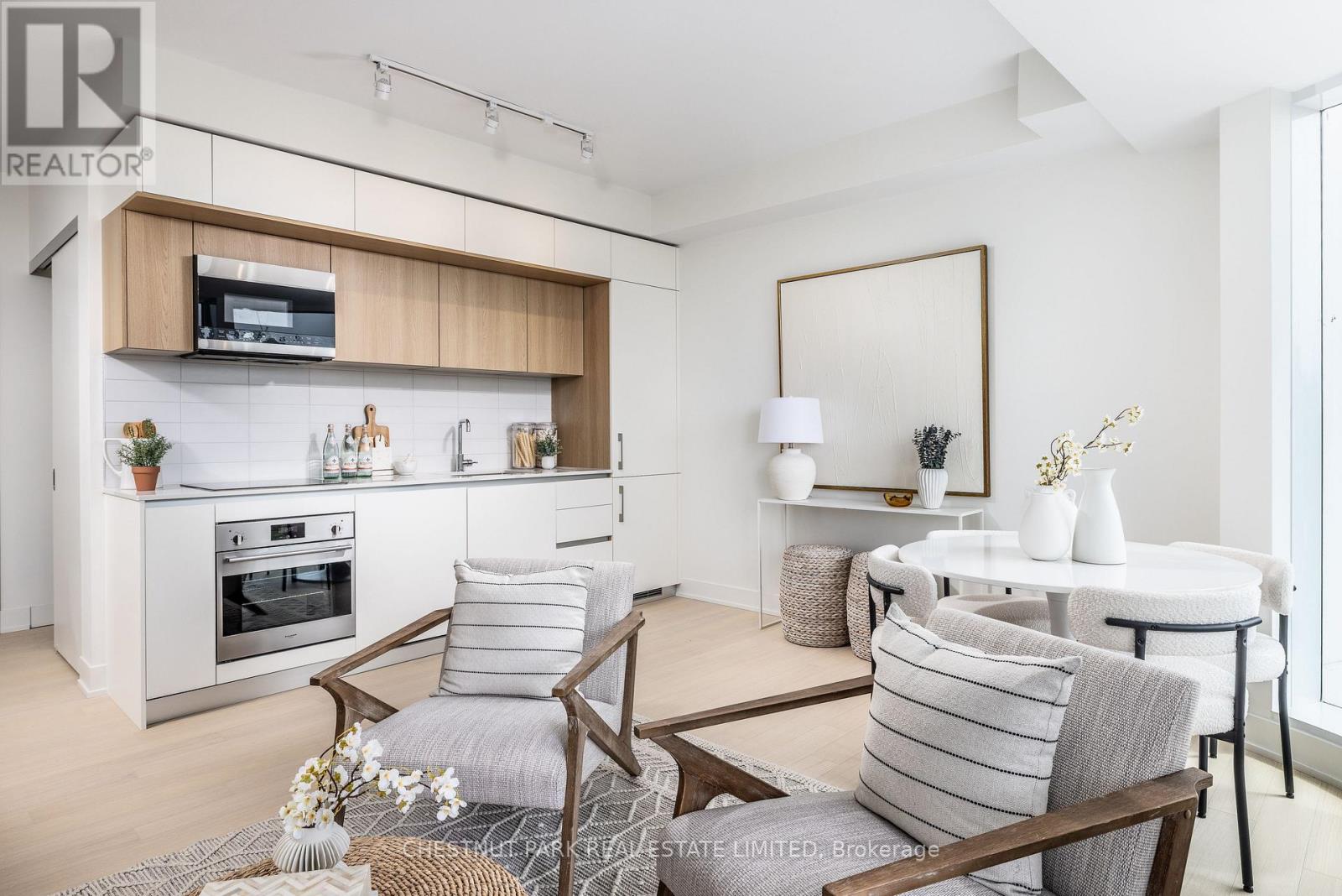 #901 328 DUPONT STREET - 5